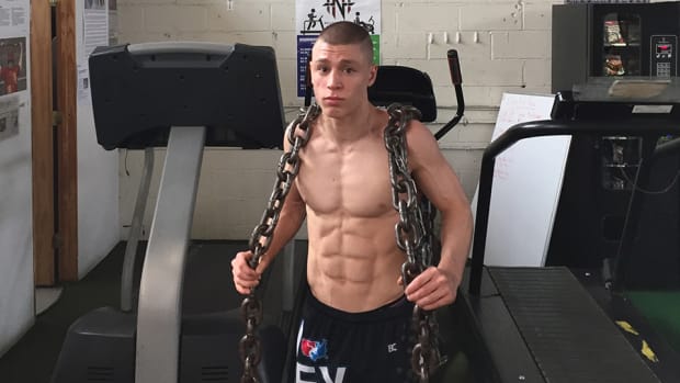 suriano-chains-lead.jpg
